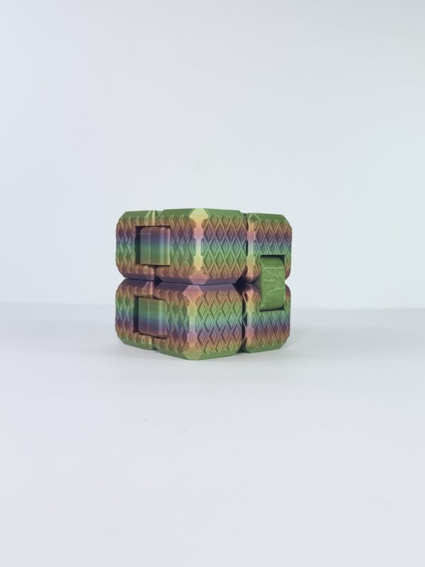 the tinker cube: rainbow moss large