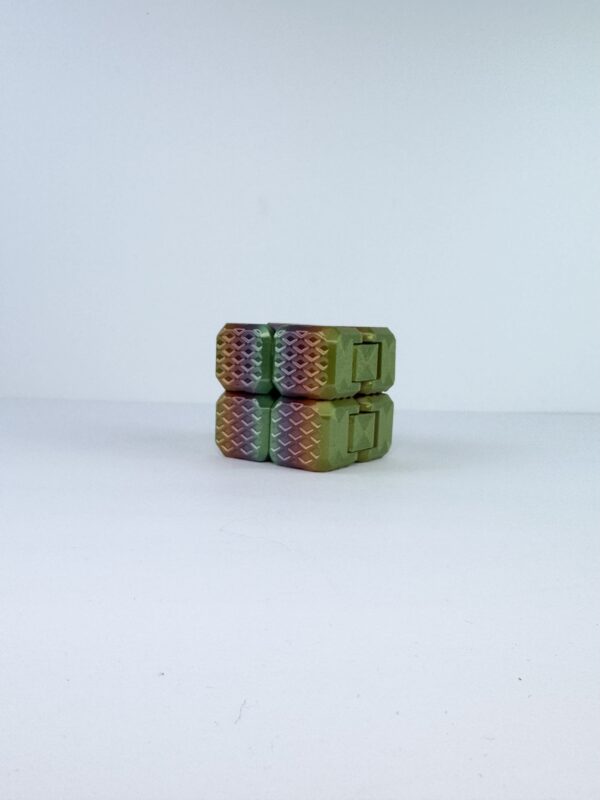 the tinker cube: rainbow moss medium